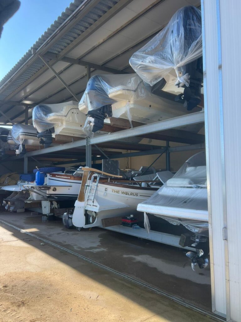 marina seca Custom detall